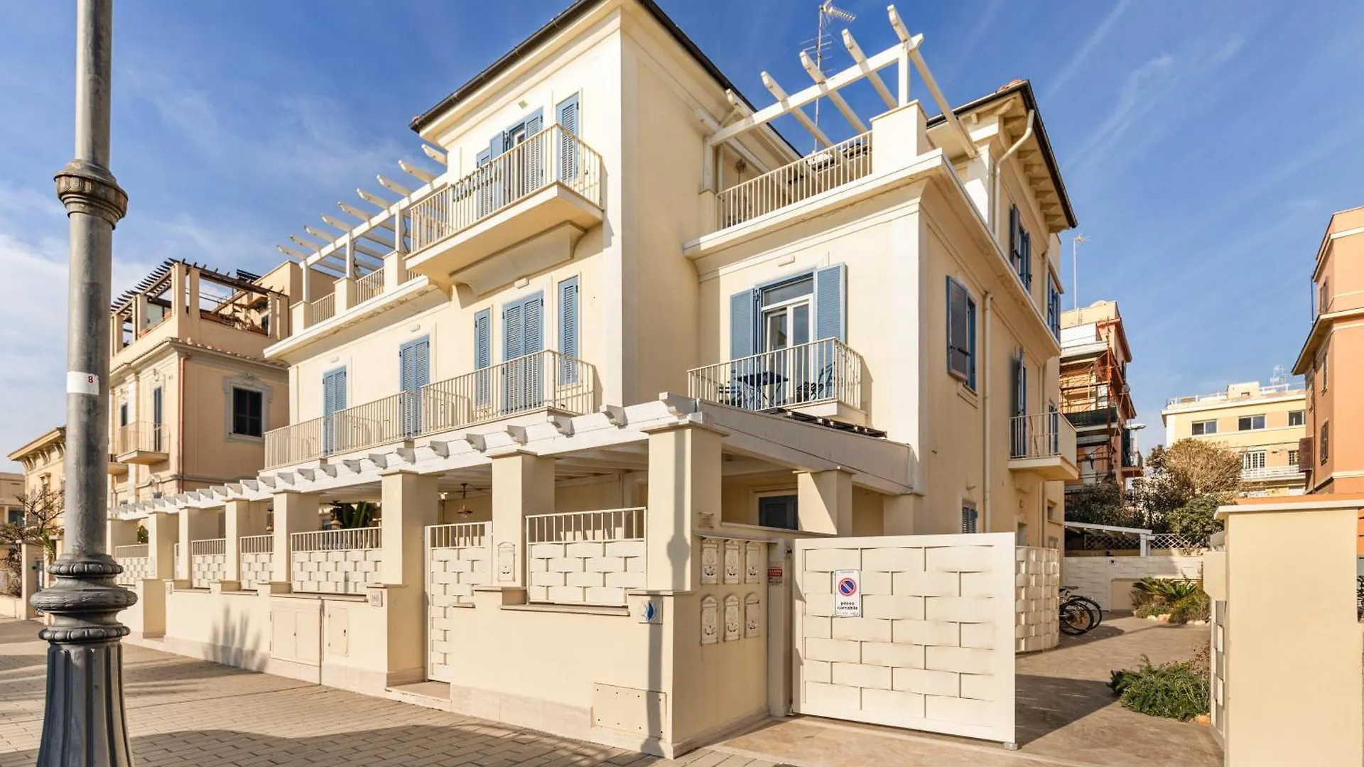 La Caravella 2 : Lido Di Ostia Apartment
